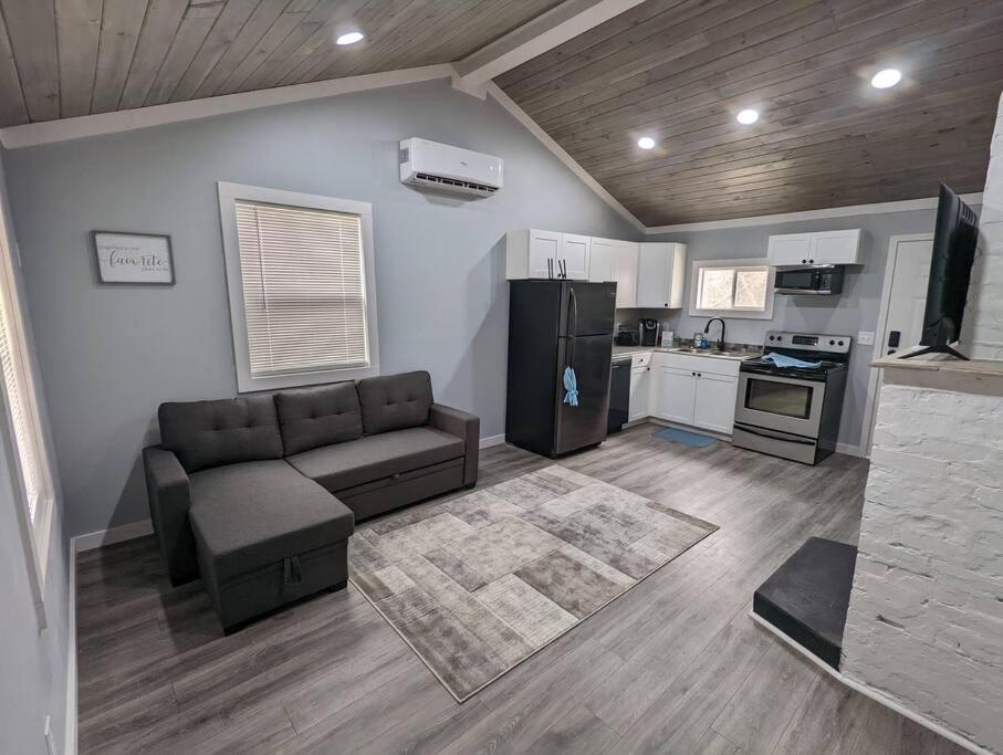 Summerlee Suite - Beautiful Remodeled Farmhouse Oak Hill Экстерьер фото