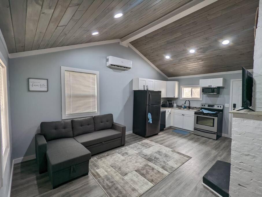 Summerlee Suite - Beautiful Remodeled Farmhouse Oak Hill Экстерьер фото