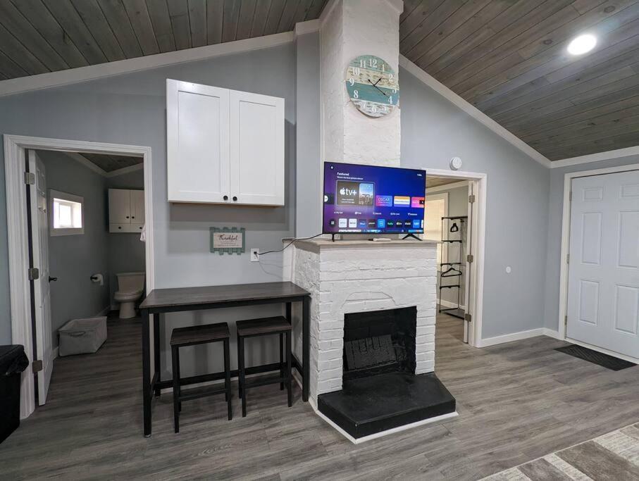 Summerlee Suite - Beautiful Remodeled Farmhouse Oak Hill Экстерьер фото