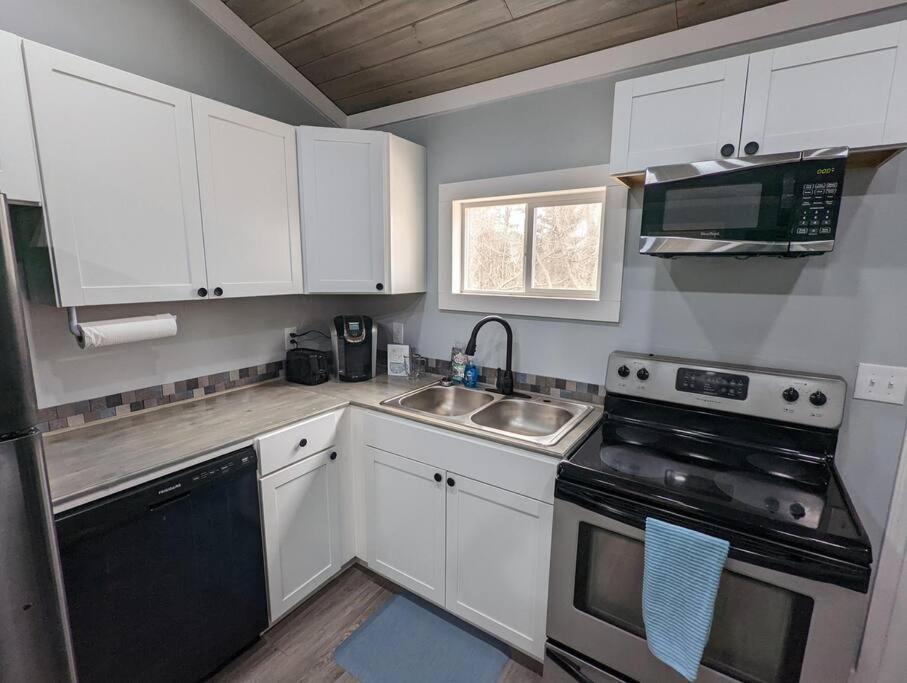 Summerlee Suite - Beautiful Remodeled Farmhouse Oak Hill Экстерьер фото